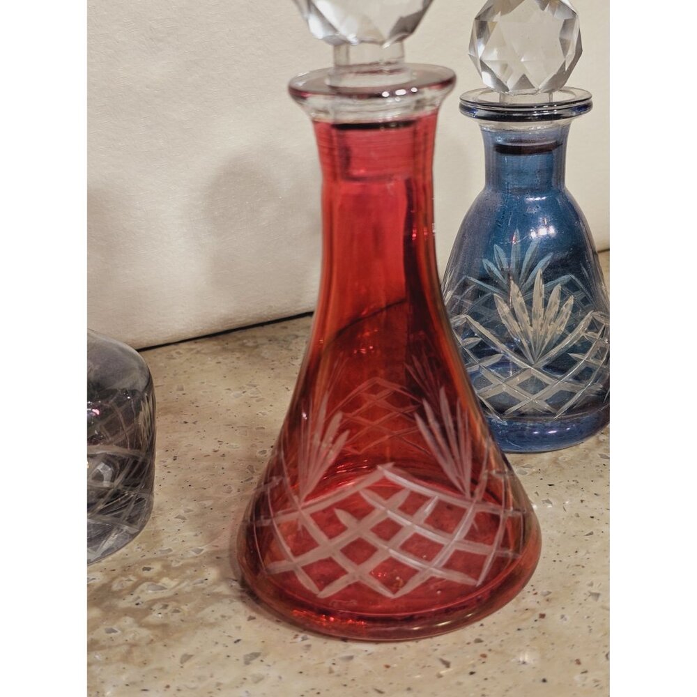 Elegant Glass Decanter Set - Red, Blue, Gray - Picture 5 of 9